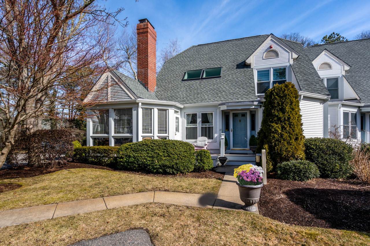 10 Bobwhite Crescent - Photo 1