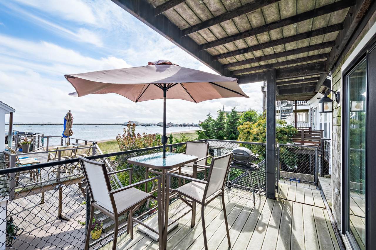 421 Commercial Street - Photo 1