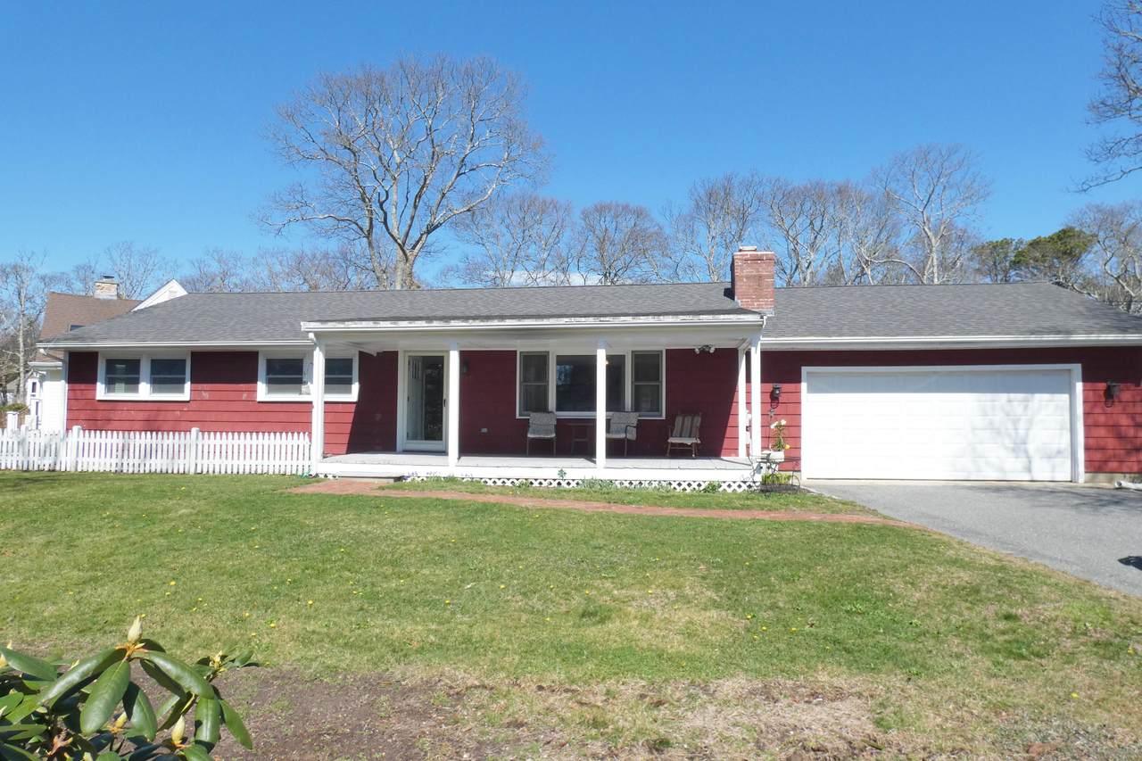1085 Phinney's Lane - Photo 1
