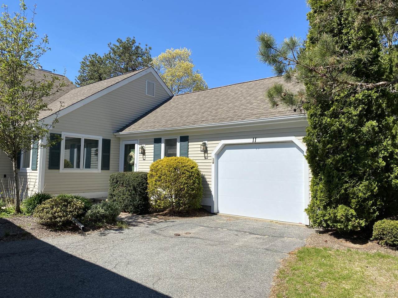 11 Rolling Green Lane - Photo 1