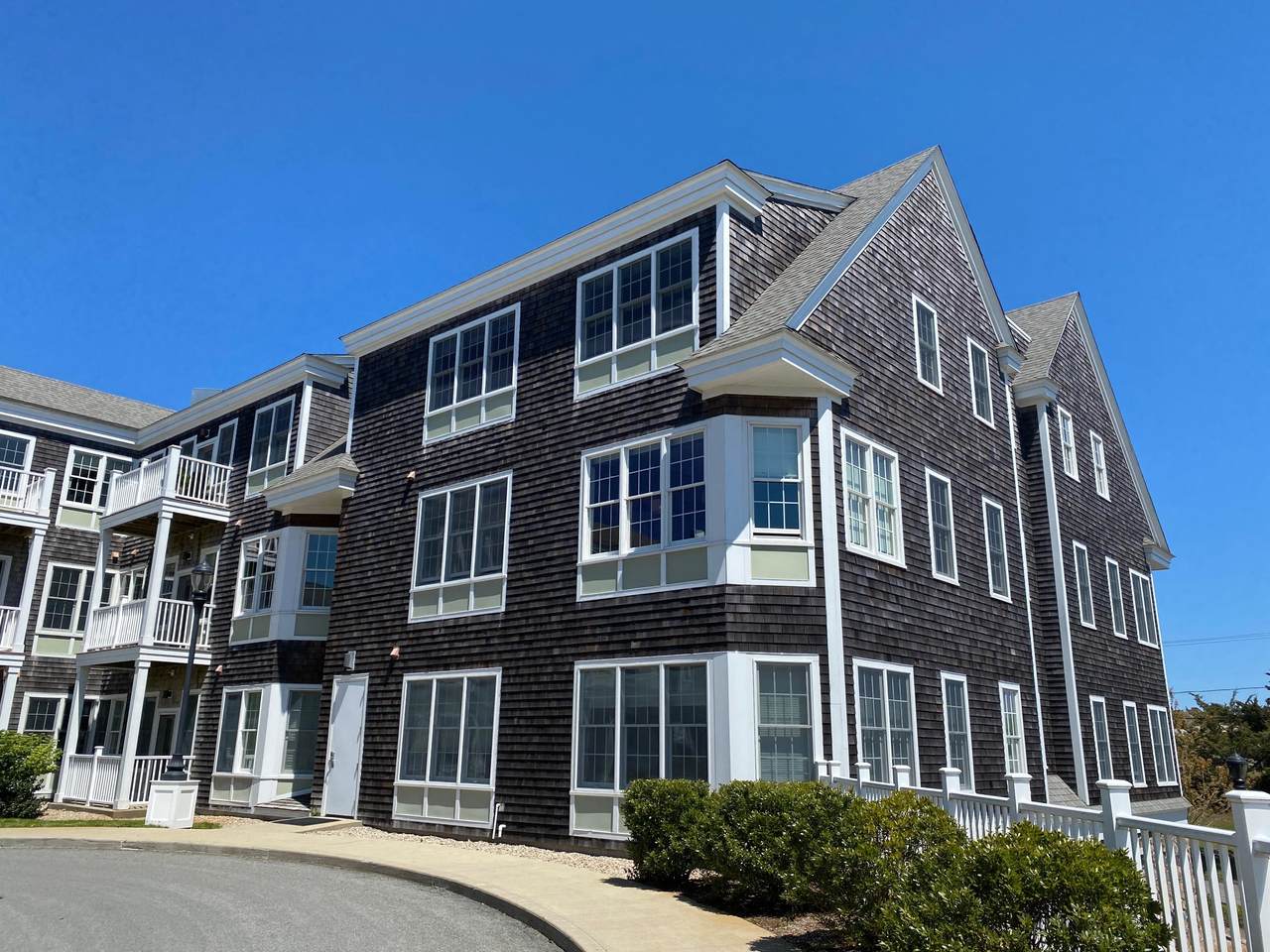 100 Alden Street - Photo 1