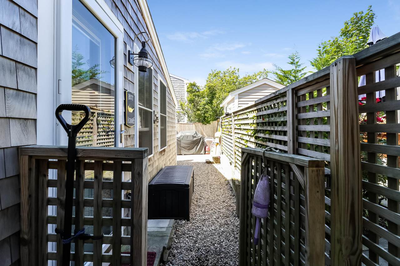 23 Winthrop Street - Photo 1