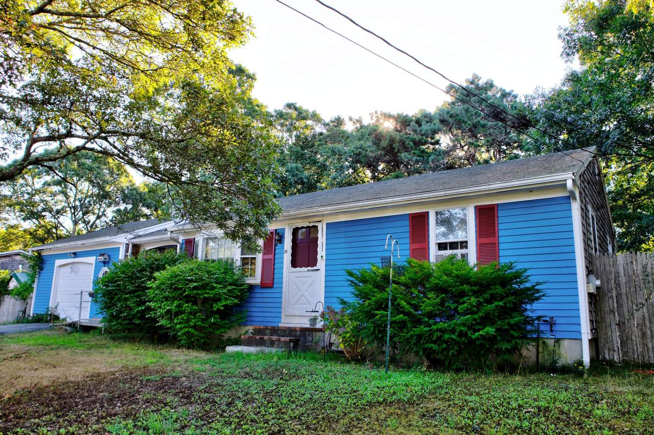 18 Arrowhead Drive - Photo 1