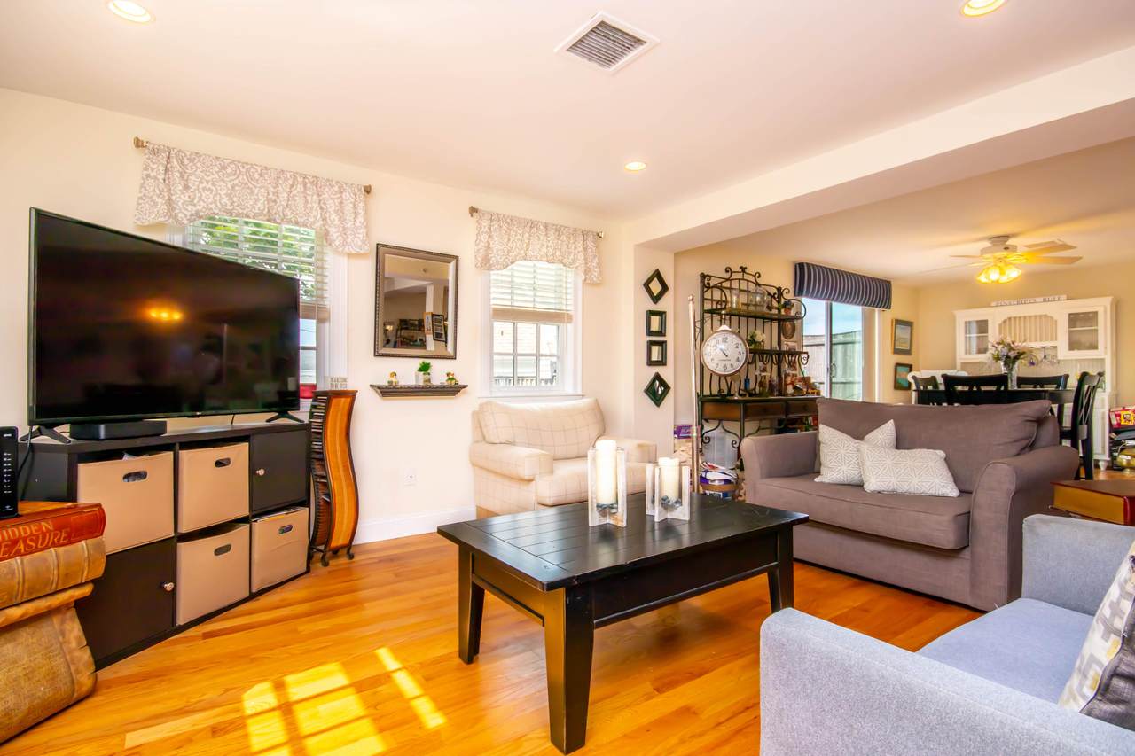 615 Main Street - Photo 1