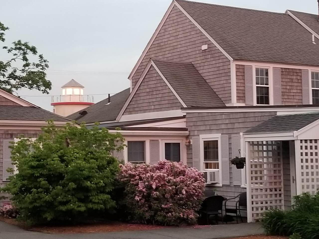 1372 Bridge Street - Photo 1