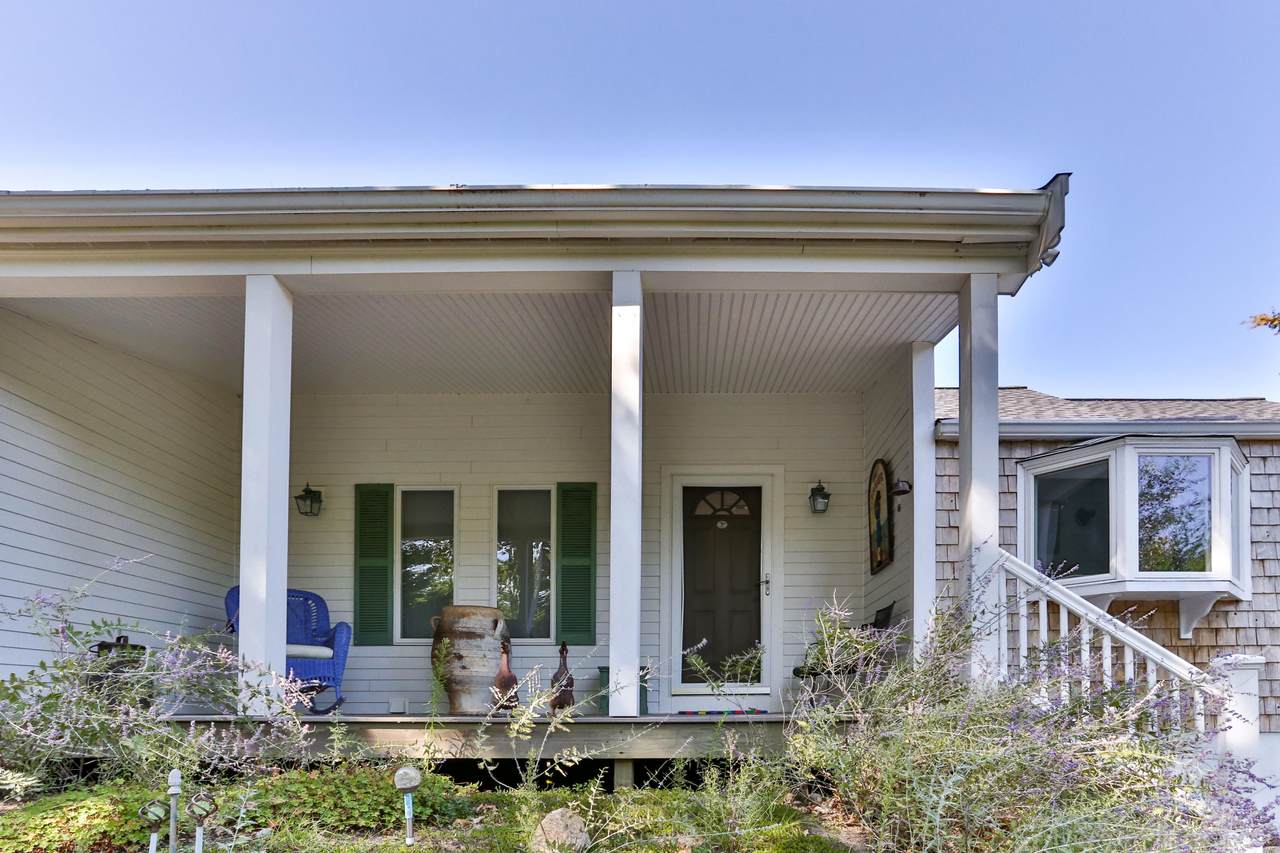 4 Pond Drive - Photo 1