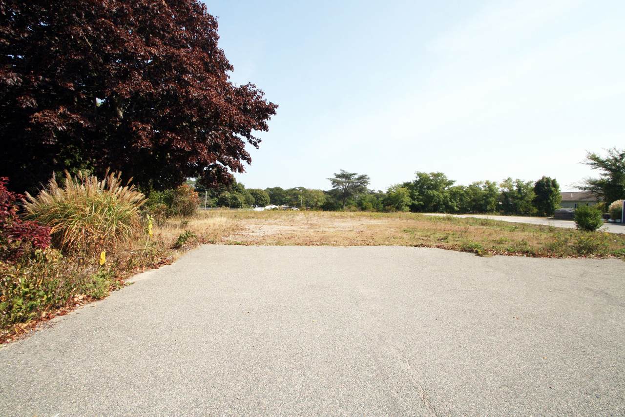 24 Scranton Avenue - Photo 1