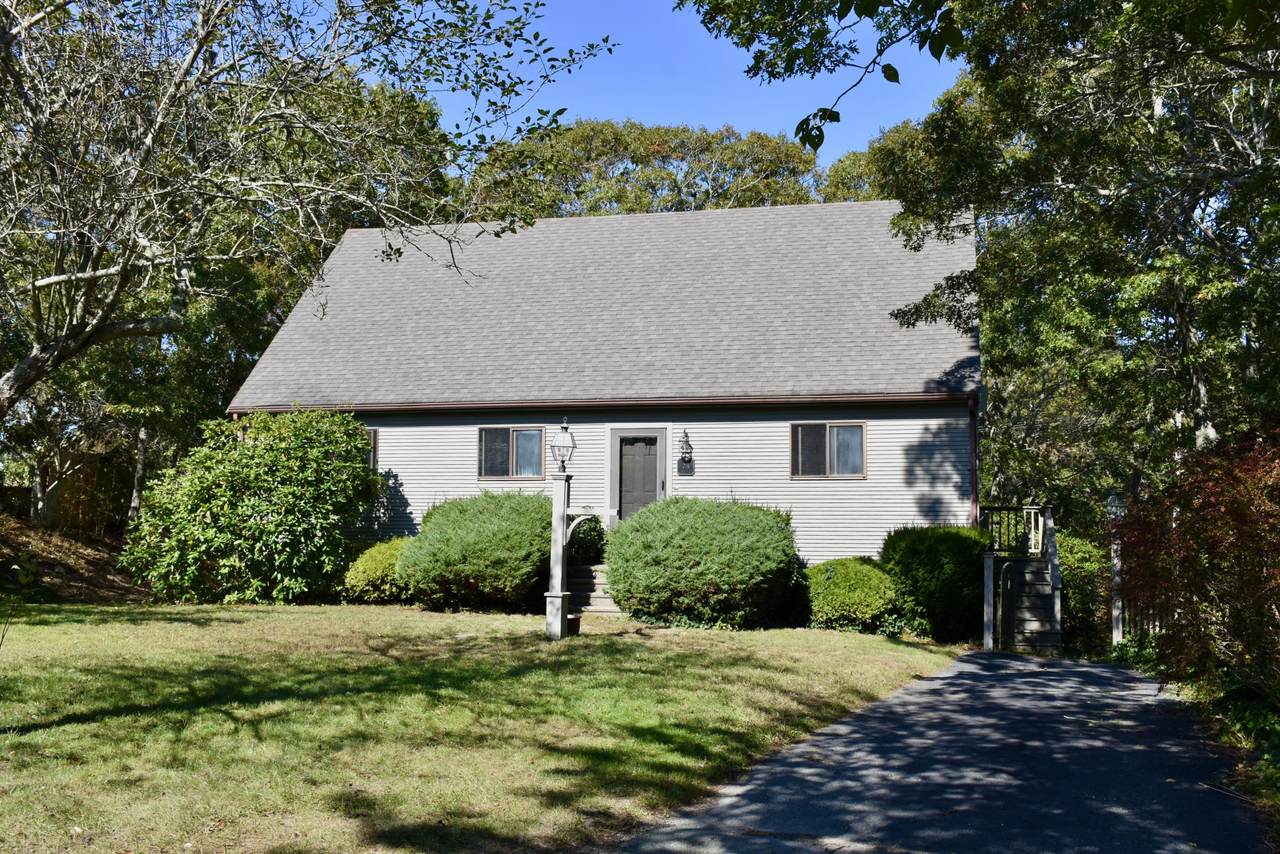 24 Laura Lane - Photo 1