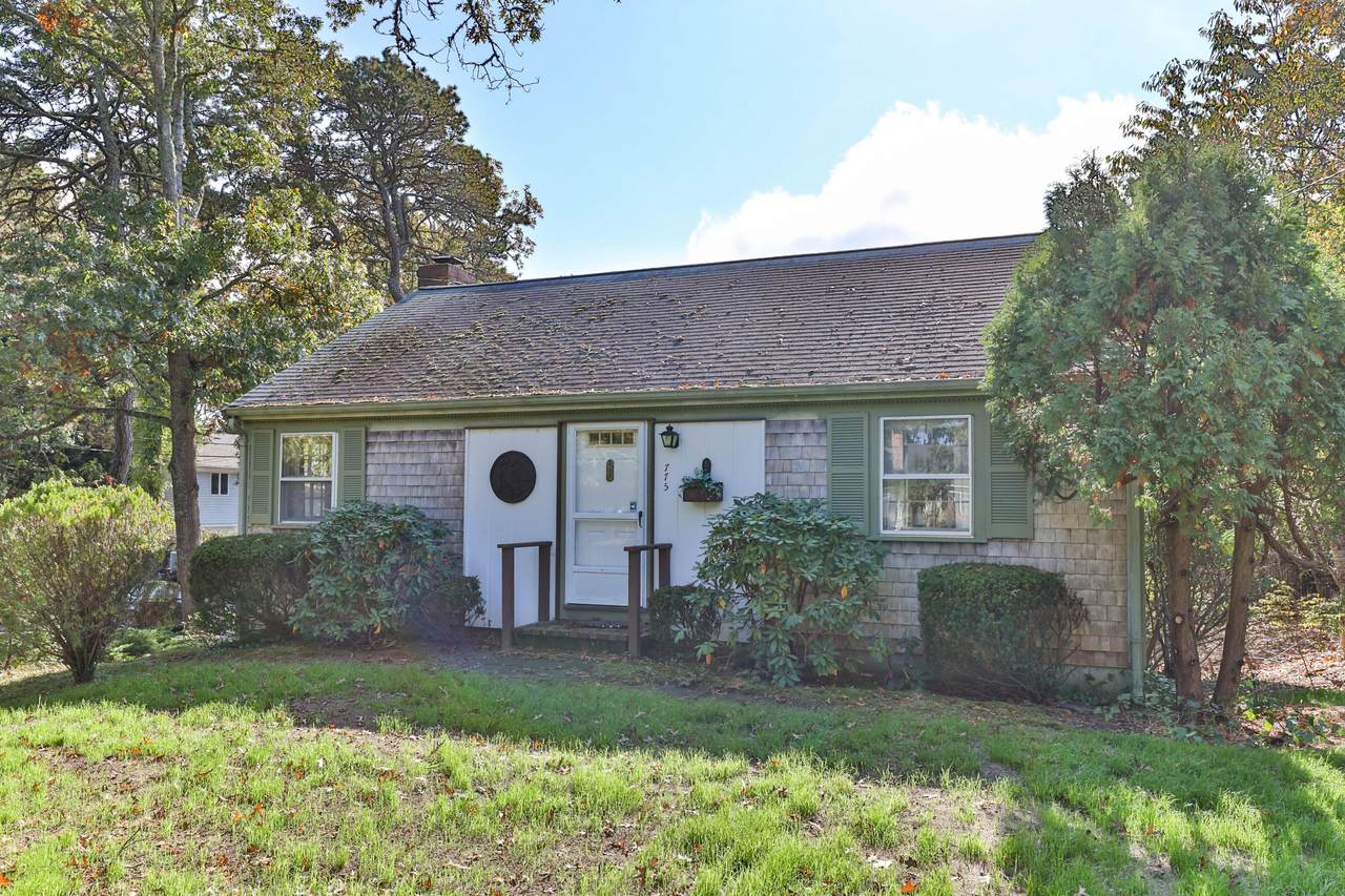775 Queen Anne Road - Photo 1
