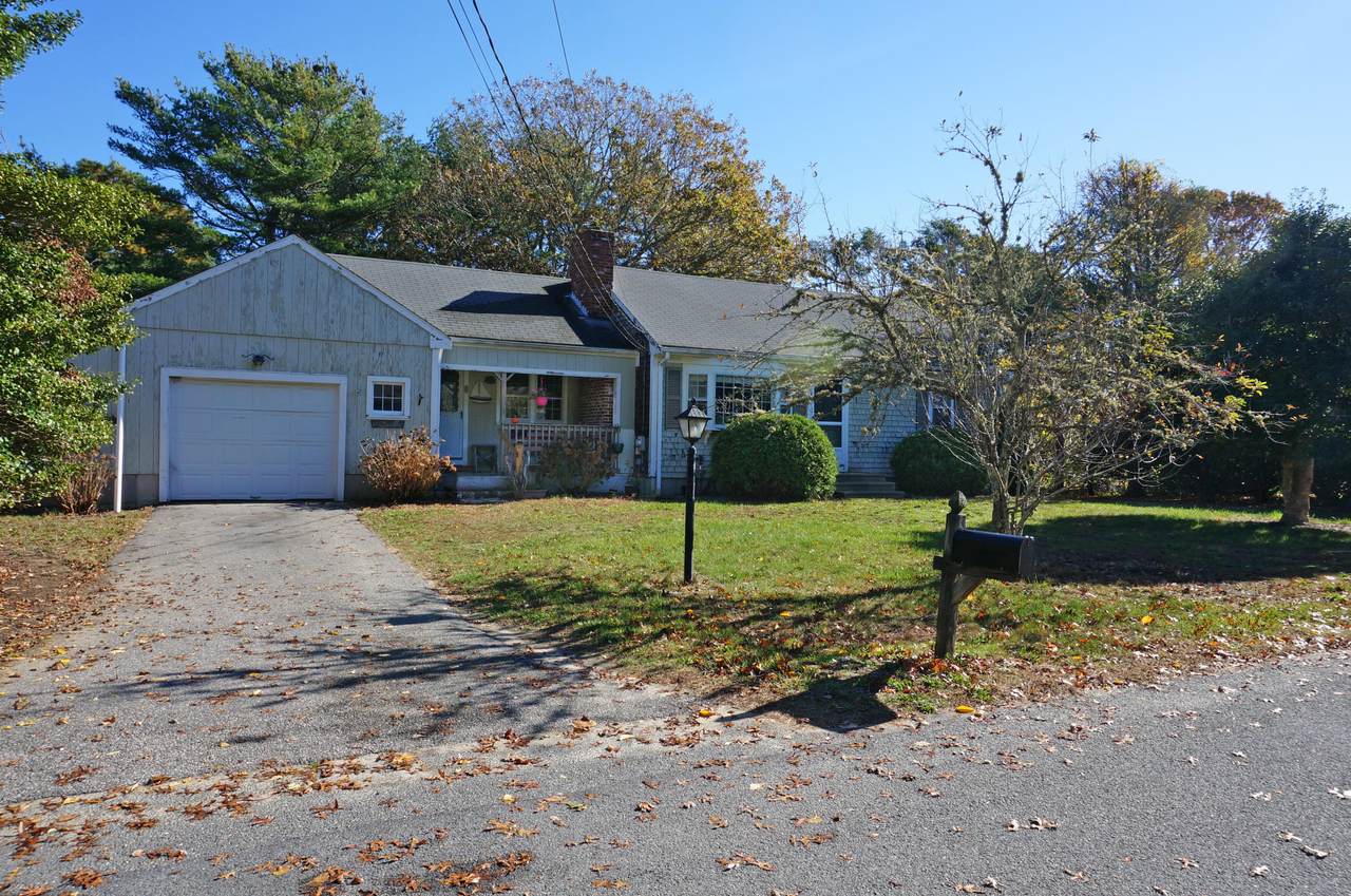 8 Capt Blount Road - Photo 1