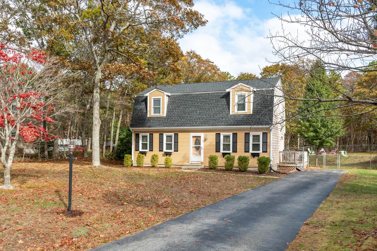 42 Chartwell Drive - Photo 1