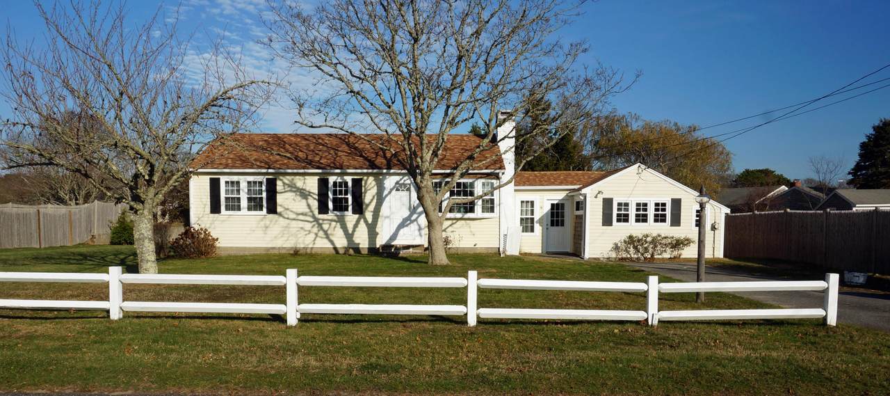 98 Iroquois Boulevard - Photo 1