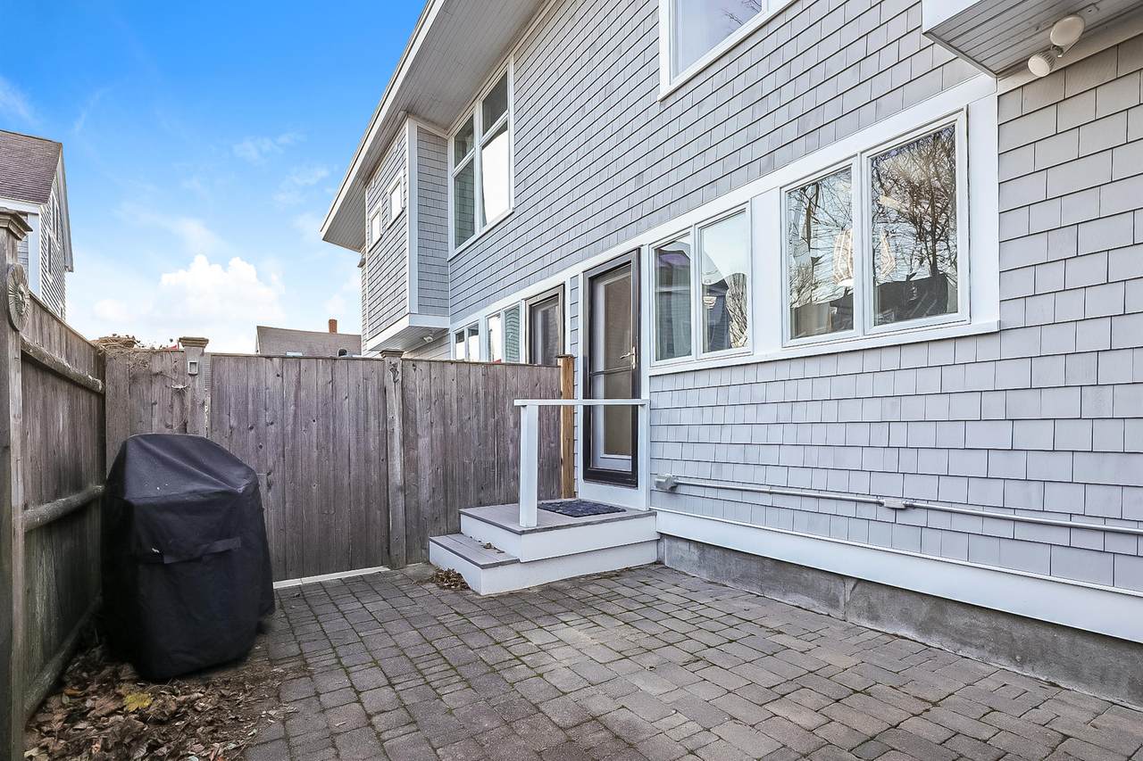 4 Railroad Avenue - Photo 1