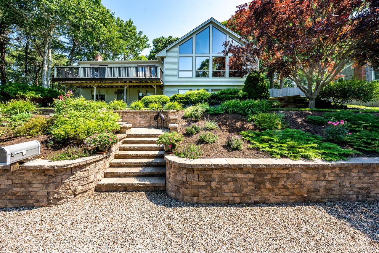 12 Leslie Lane - Photo 1