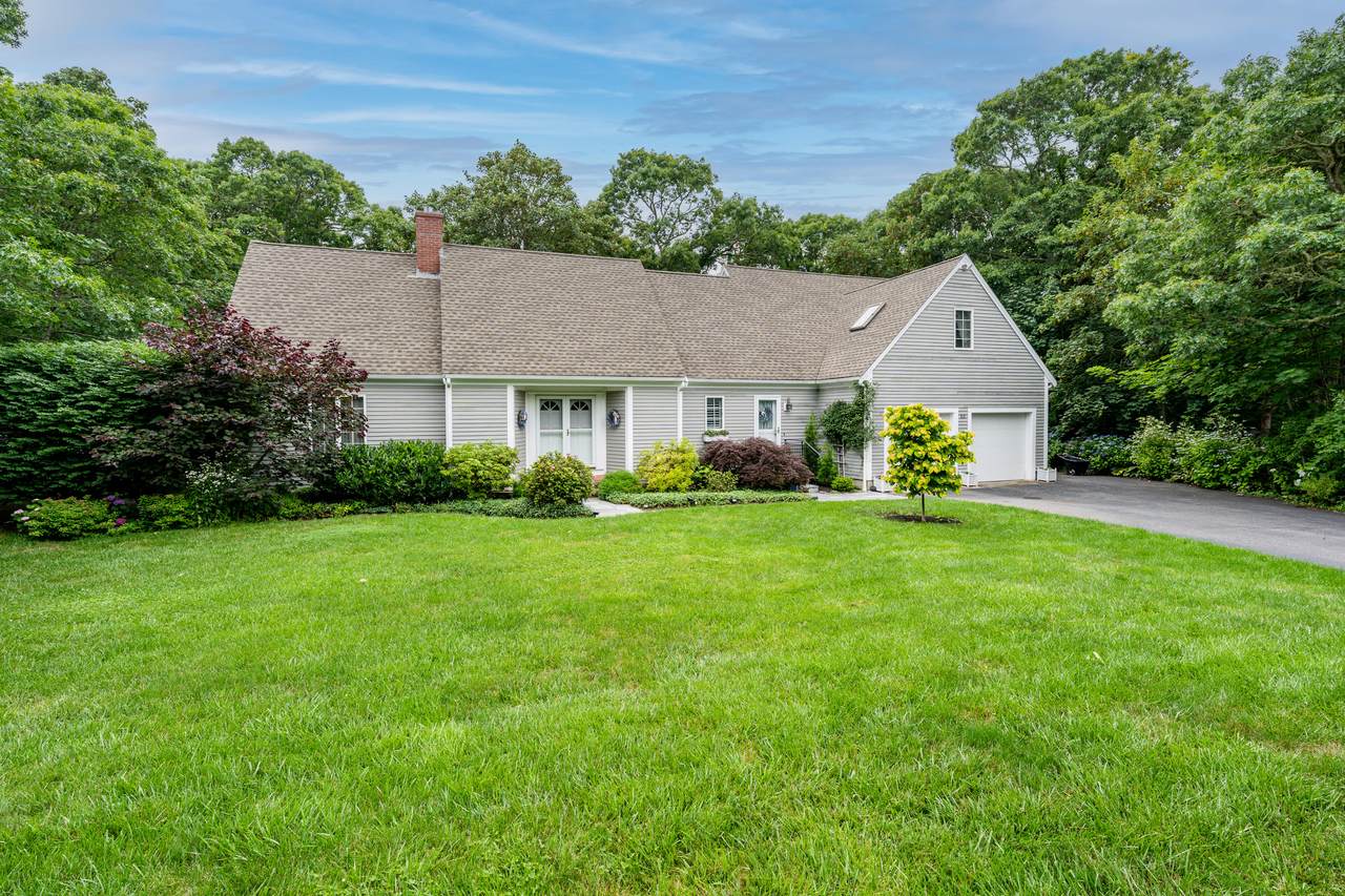 10 Meadow Way - Photo 1