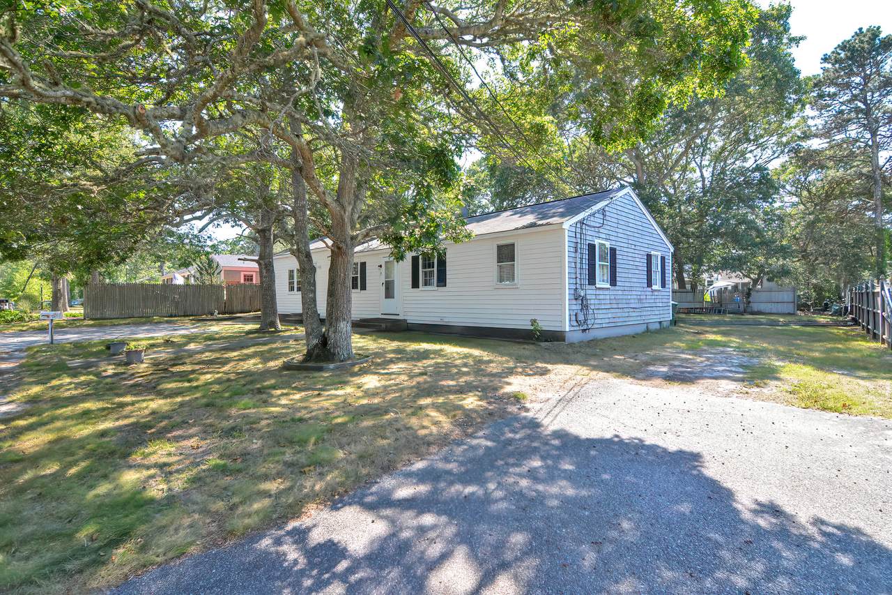 7 Candlewood Lane - Photo 1