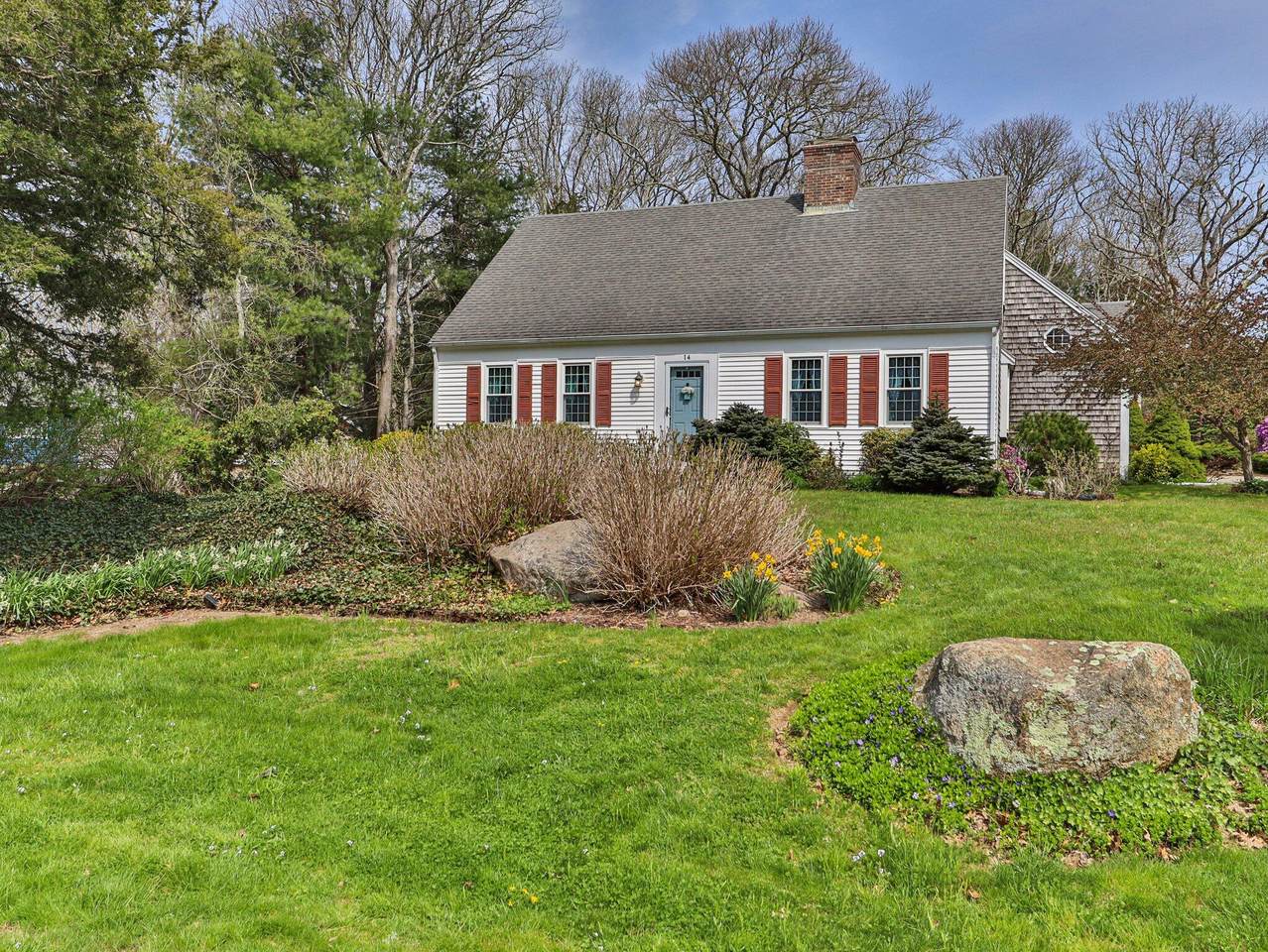 14 Colonial Way - Photo 1