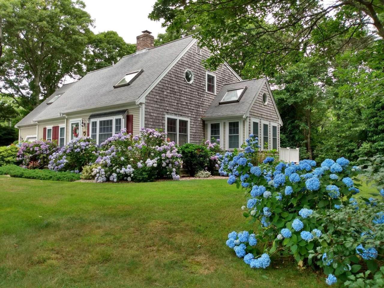 8 Sunny-Wood Drive - Photo 1