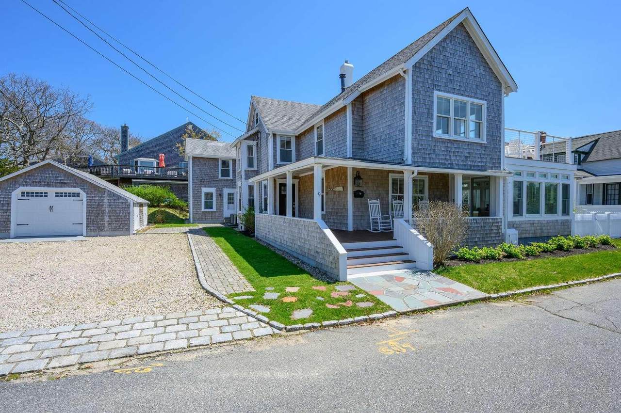 9 Vernon Avenue - Photo 1