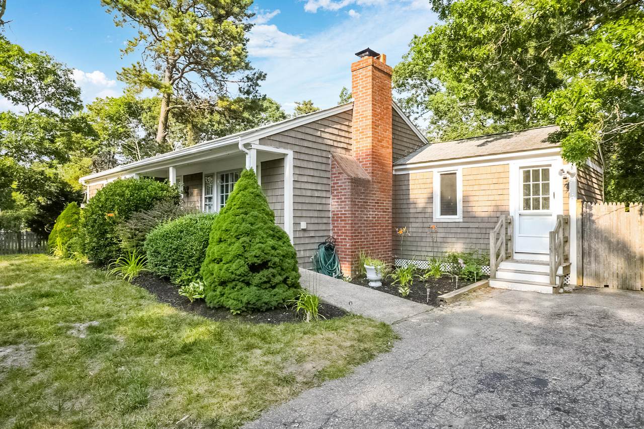 20 Castlewood Circle - Photo 1