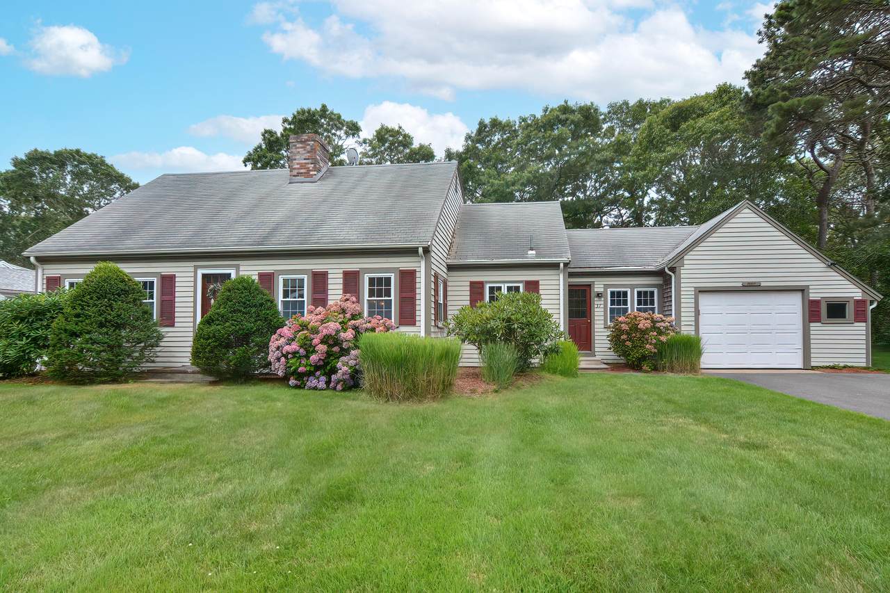 37 Pebble Beach Way - Photo 1
