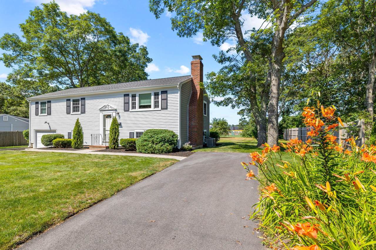 33 Raymond Avenue - Photo 1