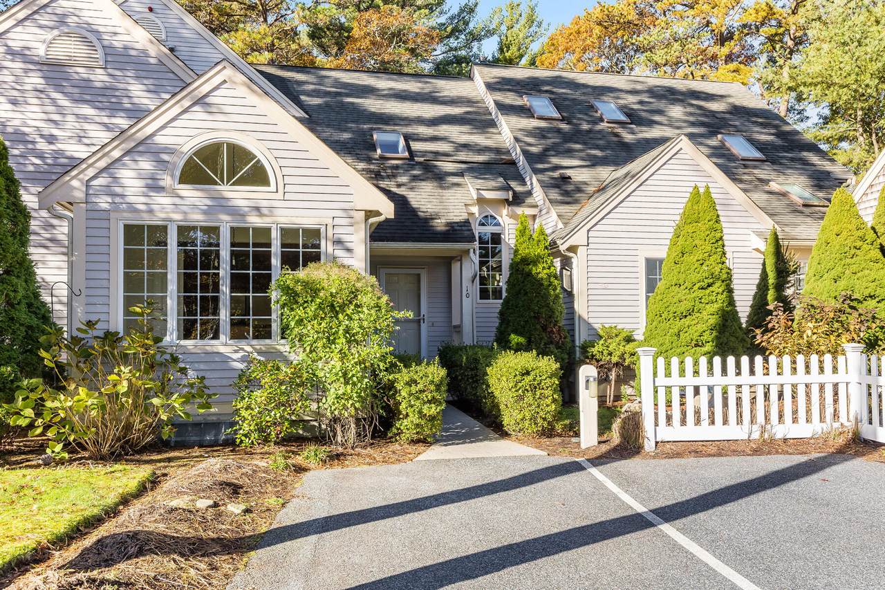 10 Green Ivy Lane - Photo 1