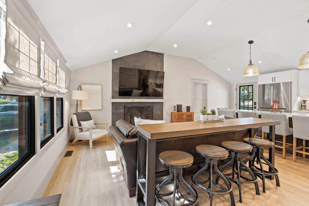 9 Locust Avenue - Photo 1