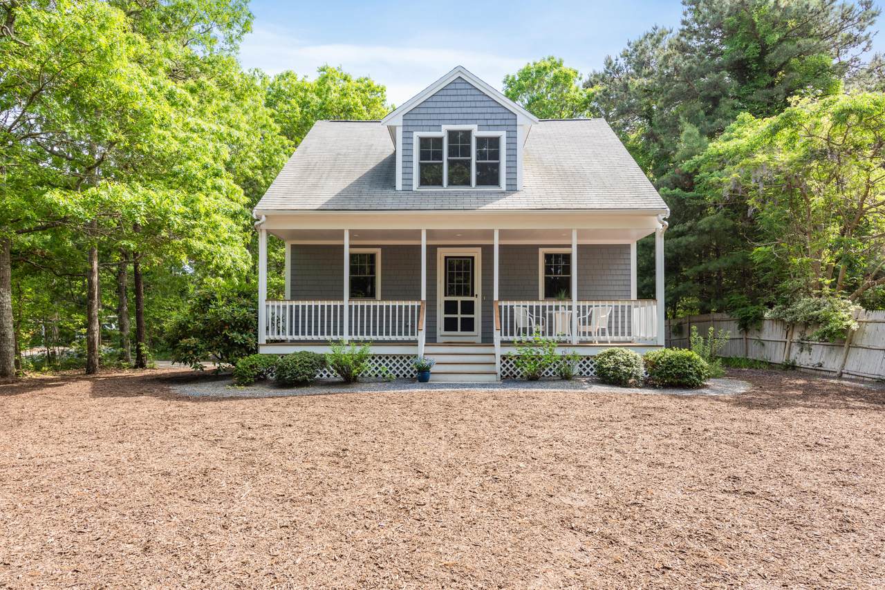 305 Monomoscoy Road - Photo 1