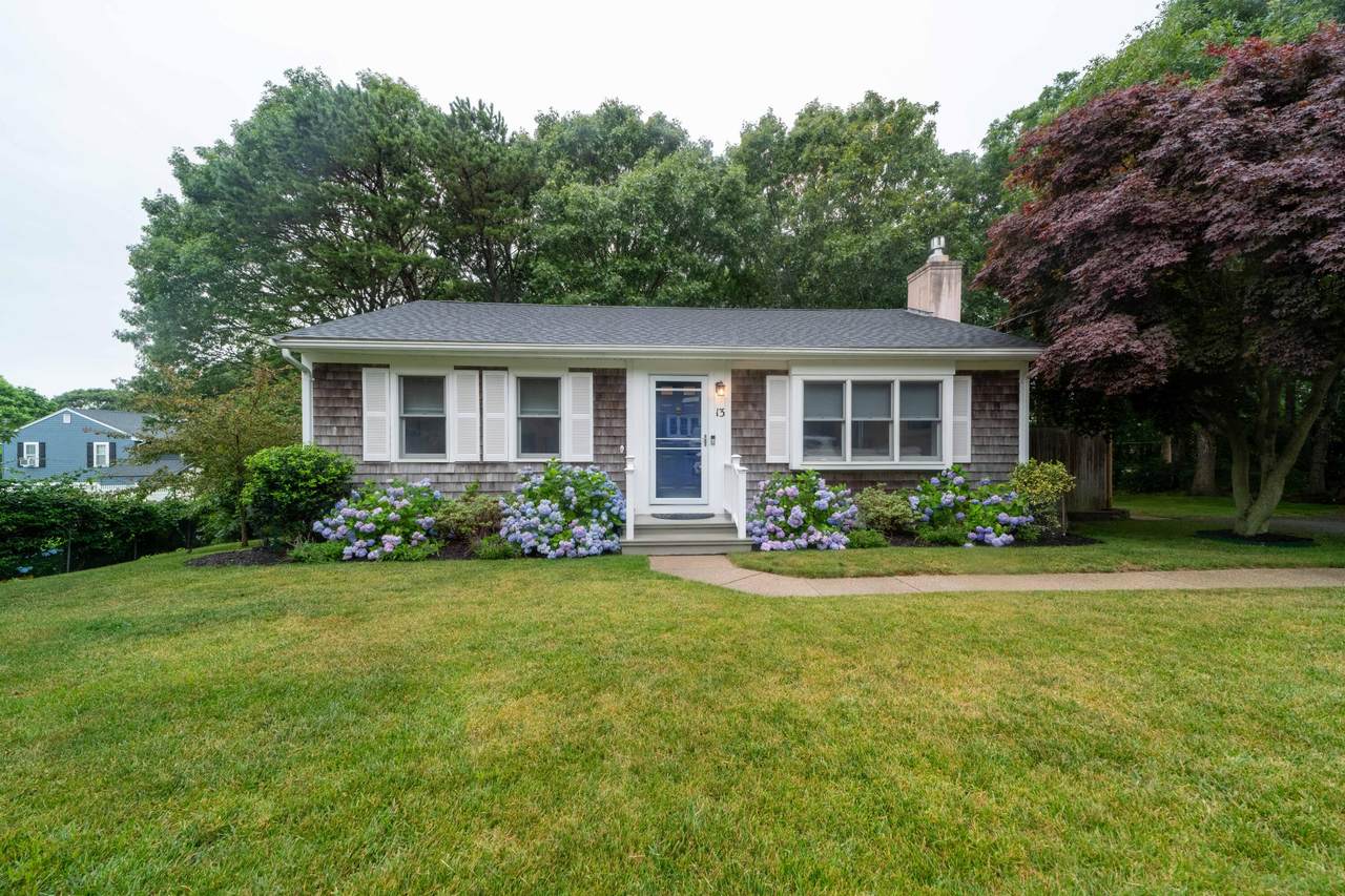 13 Hickory Lane - Photo 1