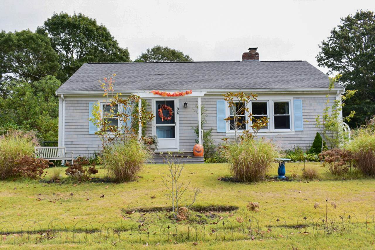 96 Connemara Circle - Photo 1