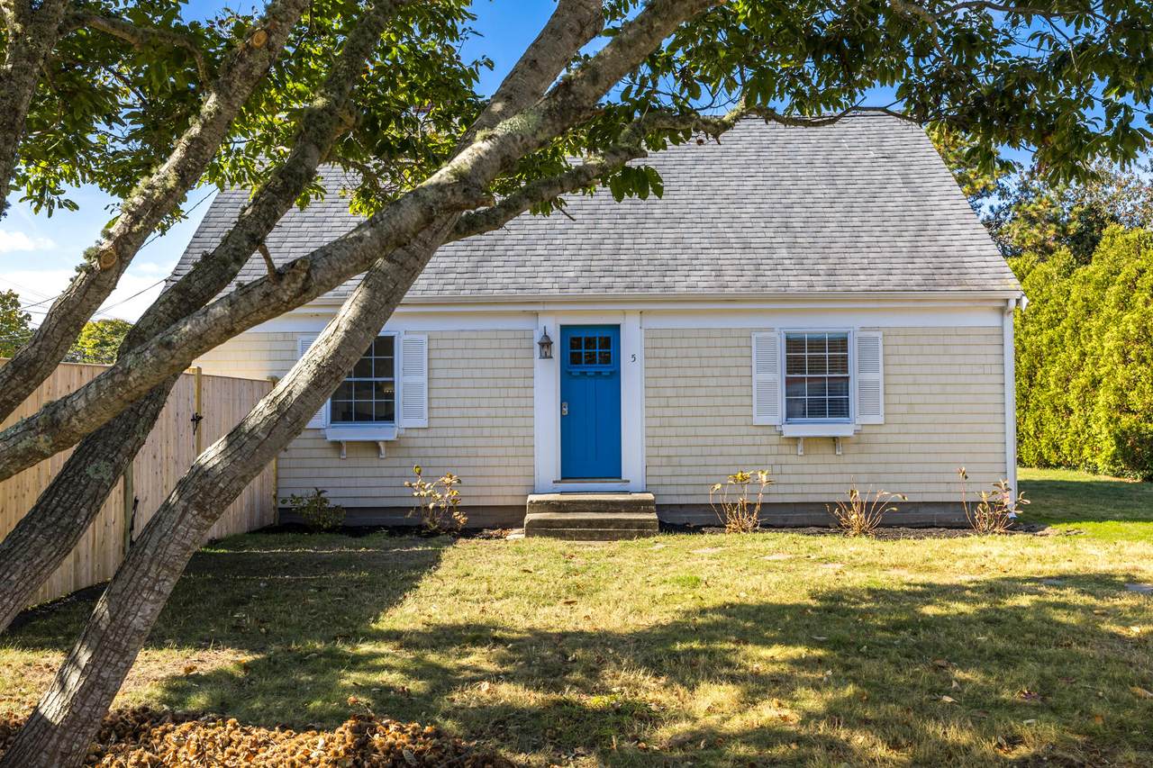 5 Circle Drive - Photo 1