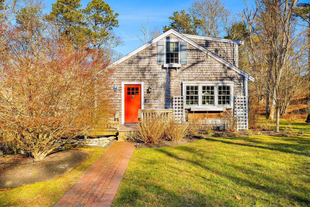 35 Lakeview Drive - Photo 1