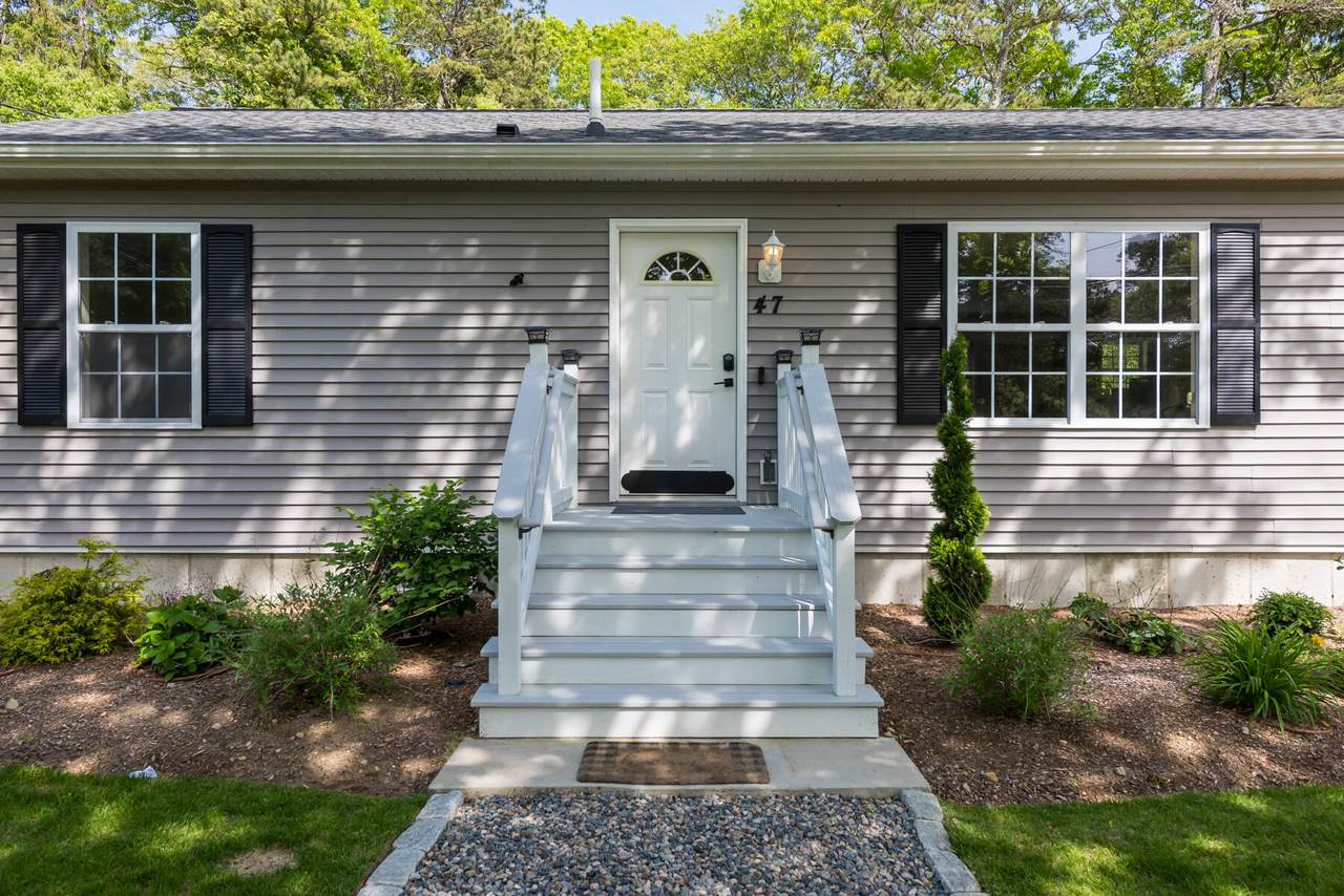 47 Currier Road - Photo 1