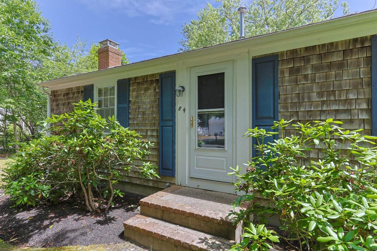 84 Iroquois Boulevard - Photo 1