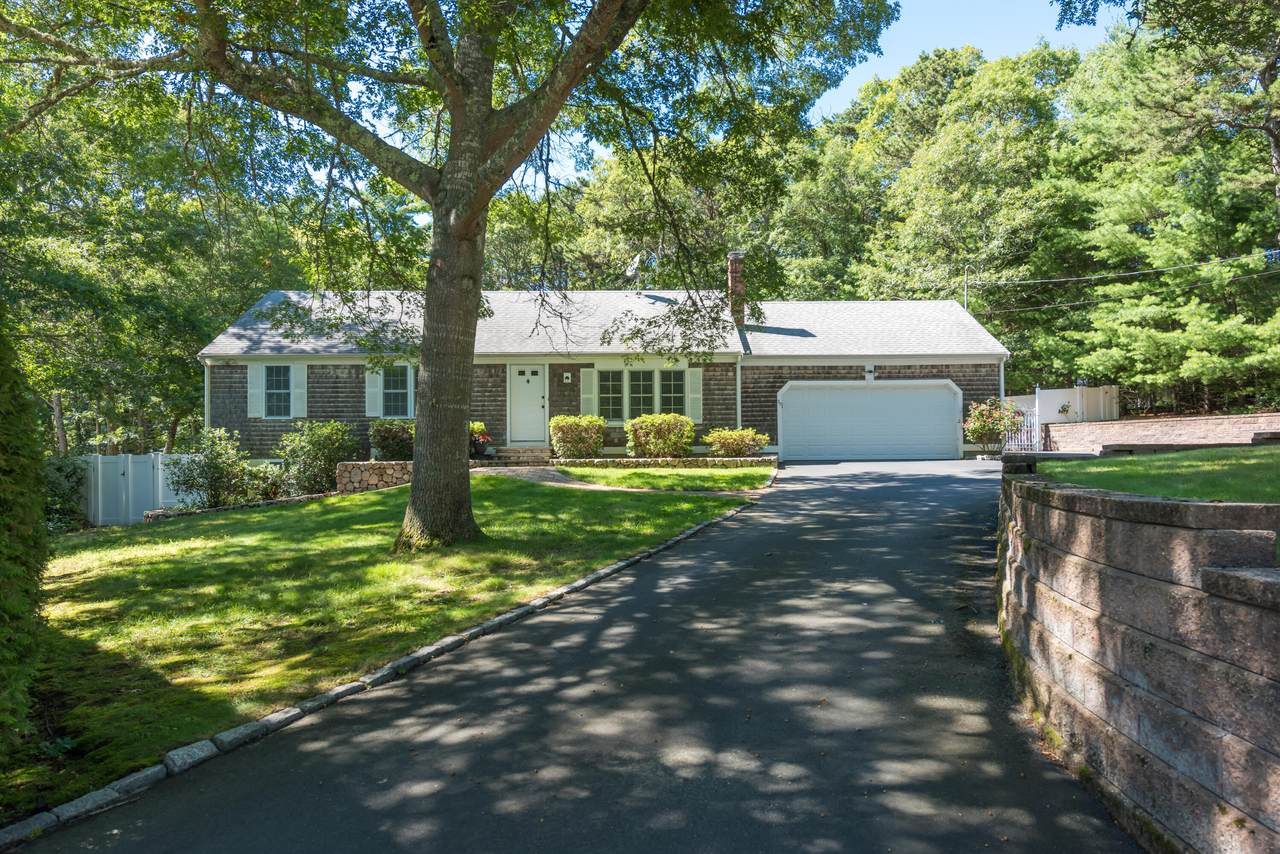 35 Sharon Circle - Photo 1