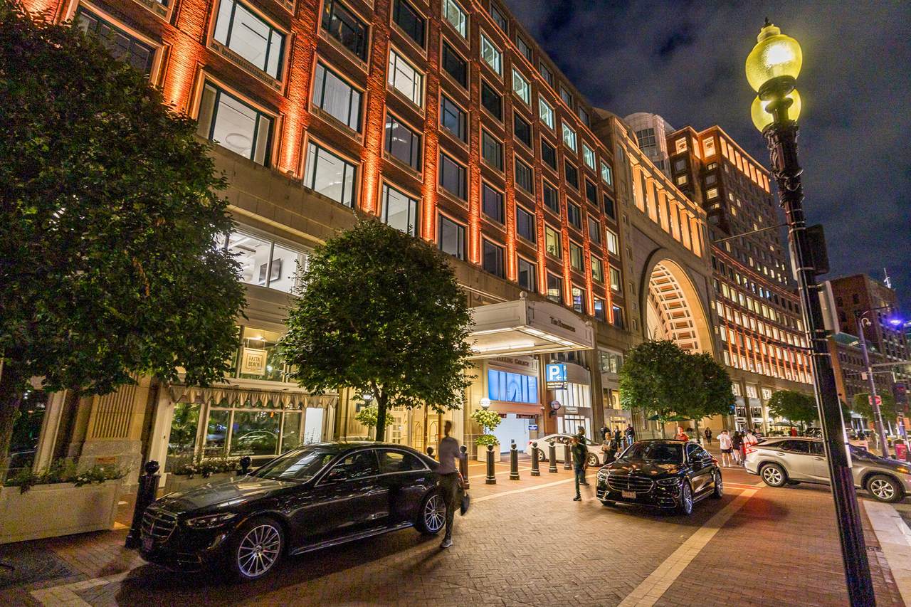 10 Rowes Wharf - Photo 1