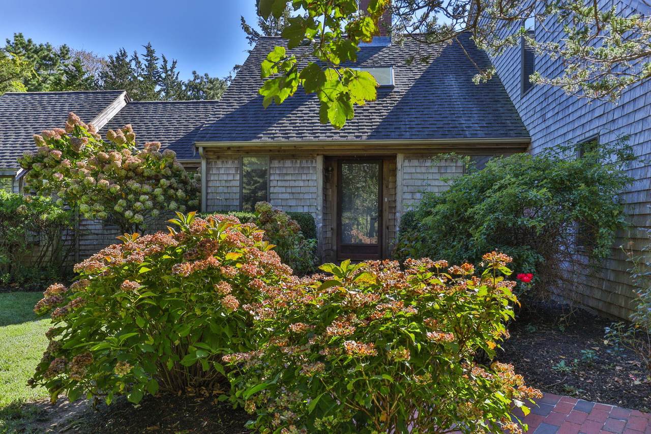 25 Twin Rocks Drive - Photo 1