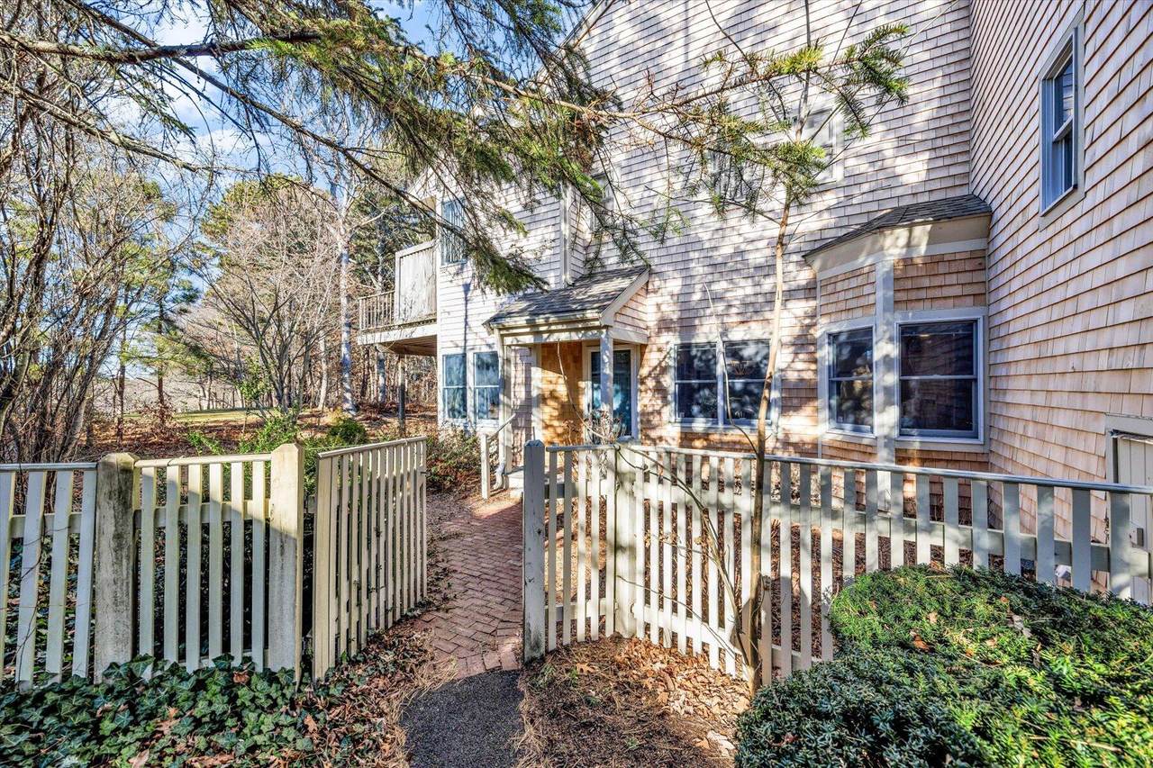 10 Oak Glen Village - Photo 1