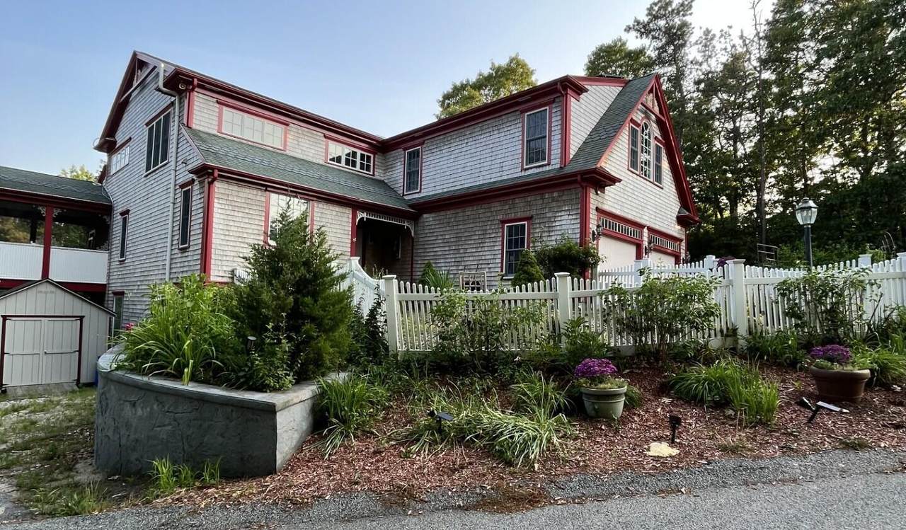 https://bt-photos.global.ssl.fastly.net/capecod/1280_boomver_1_22600528-2.jpg