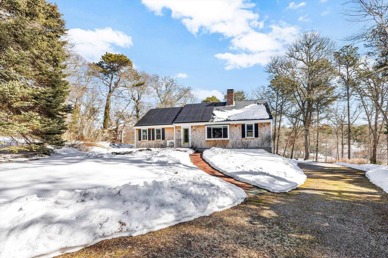 44 Susan Lane - Photo 1