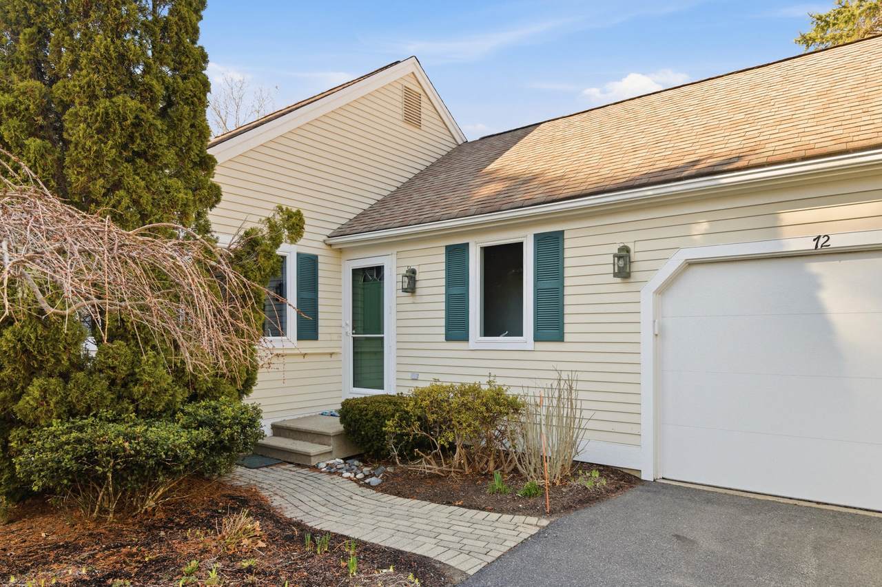 72 Pine Hill Boulevard - Photo 1