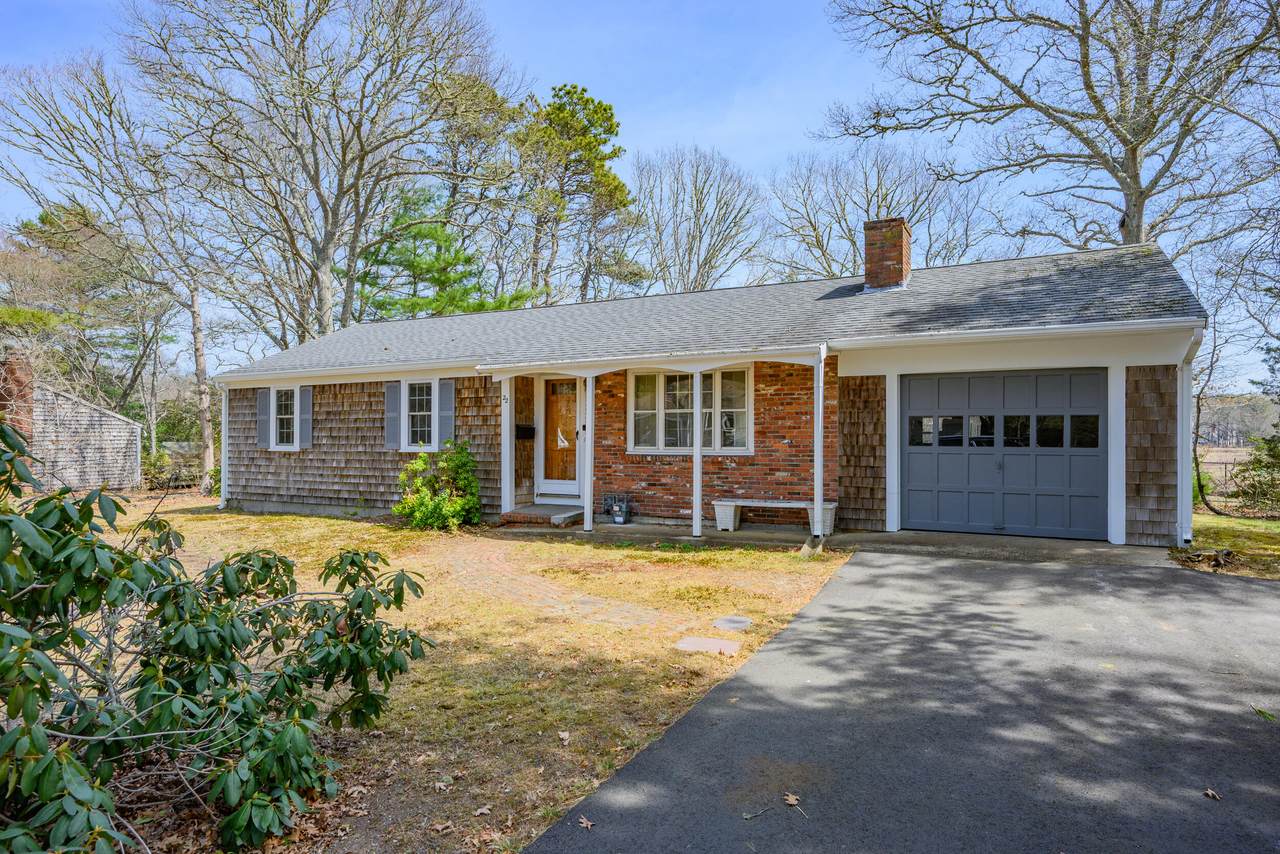 22 Longfellow Drive - Photo 1