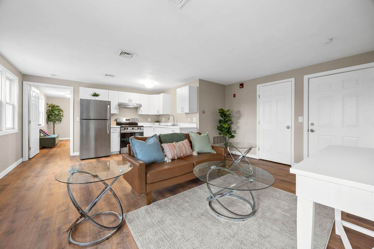 425 Main Street - Photo 1