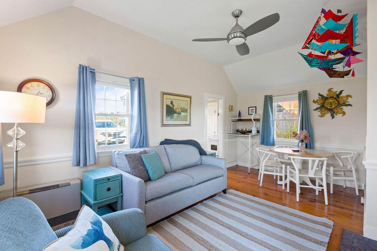 https://bt-photos.global.ssl.fastly.net/capecod/1280_boomver_1_22601909-2.jpg