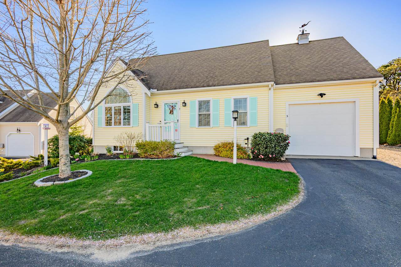 549 Center Street - Photo 1