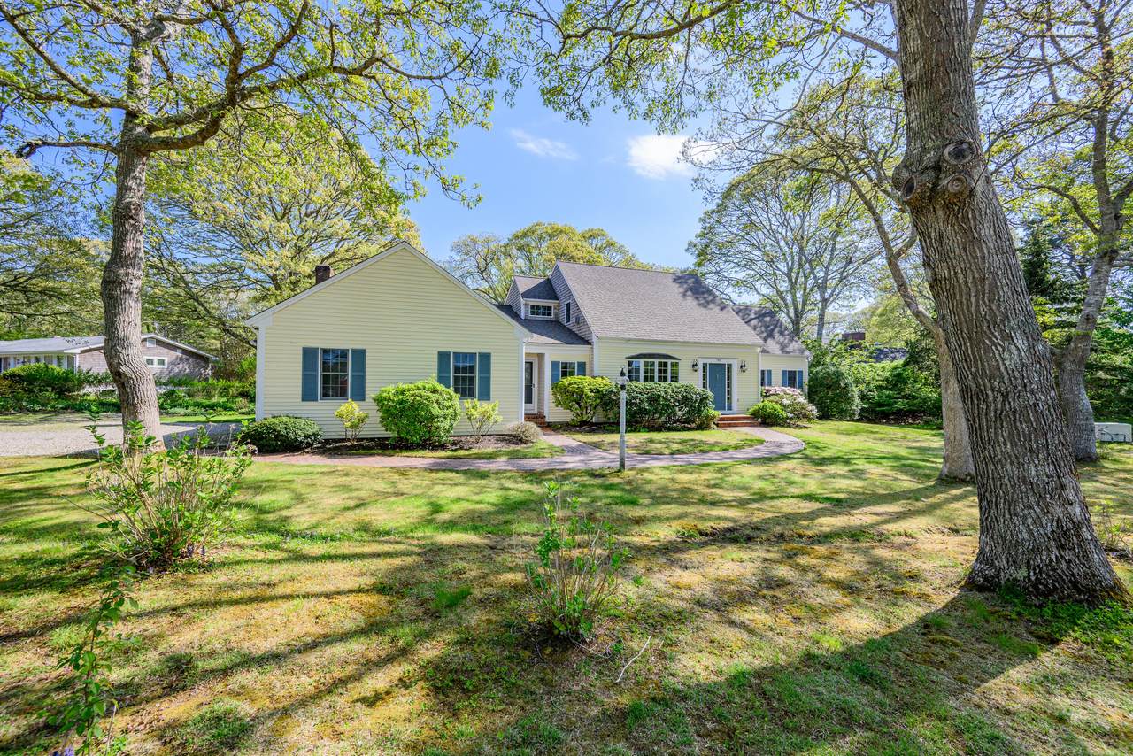 700 Riverview Drive - Photo 1