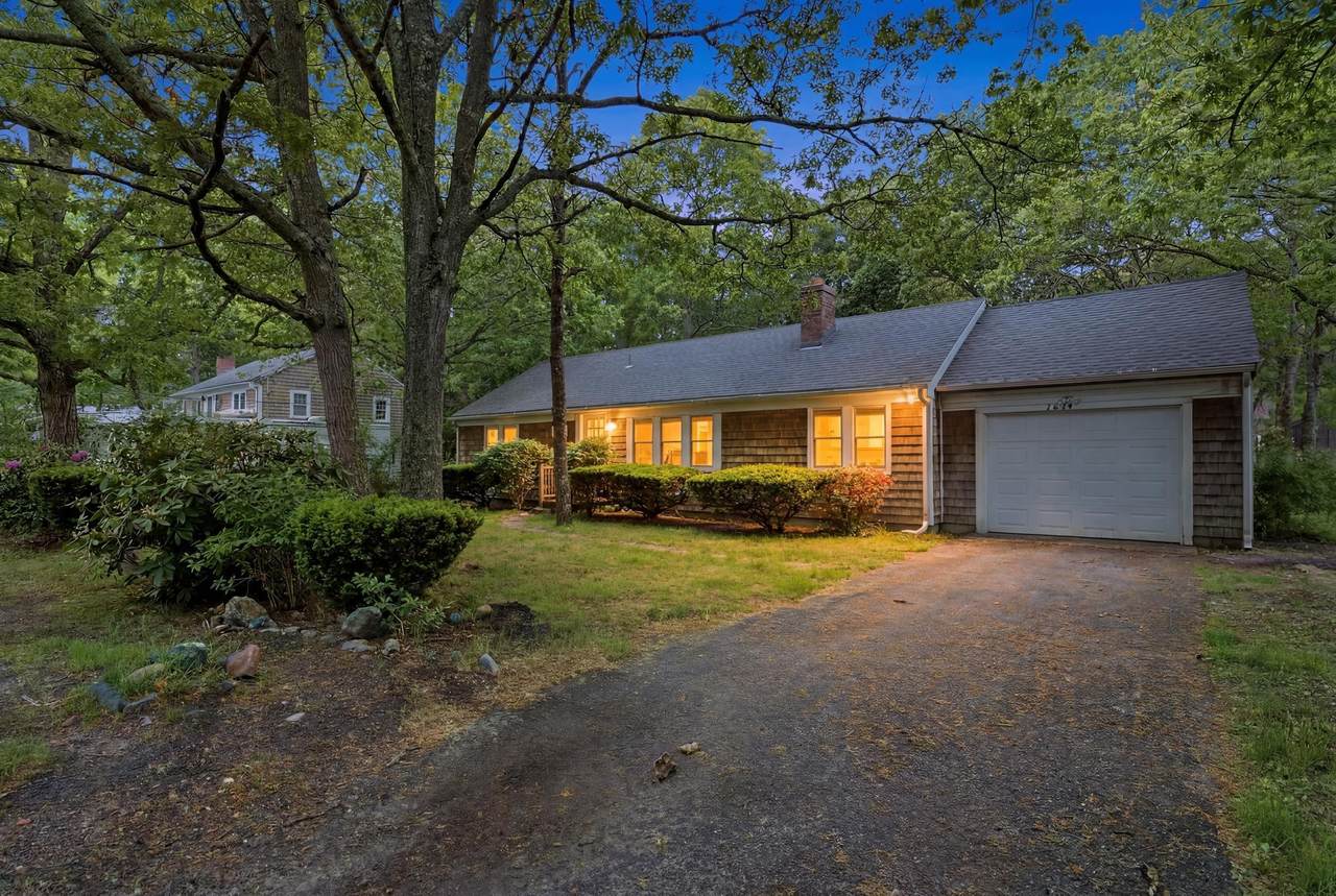 762 Yarmouth Road - Photo 1