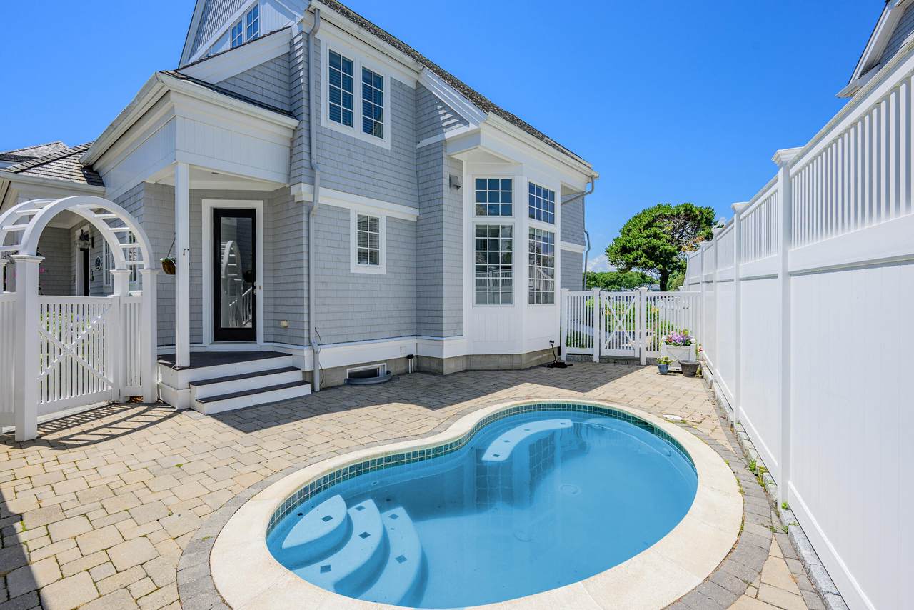 https://bt-photos.global.ssl.fastly.net/capecod/1280_boomver_1_22603193-2.jpg