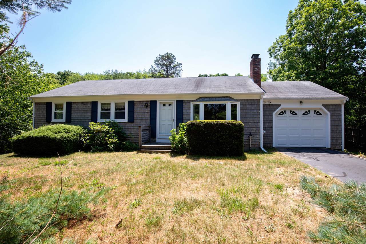 90 Village Lane - Photo 1